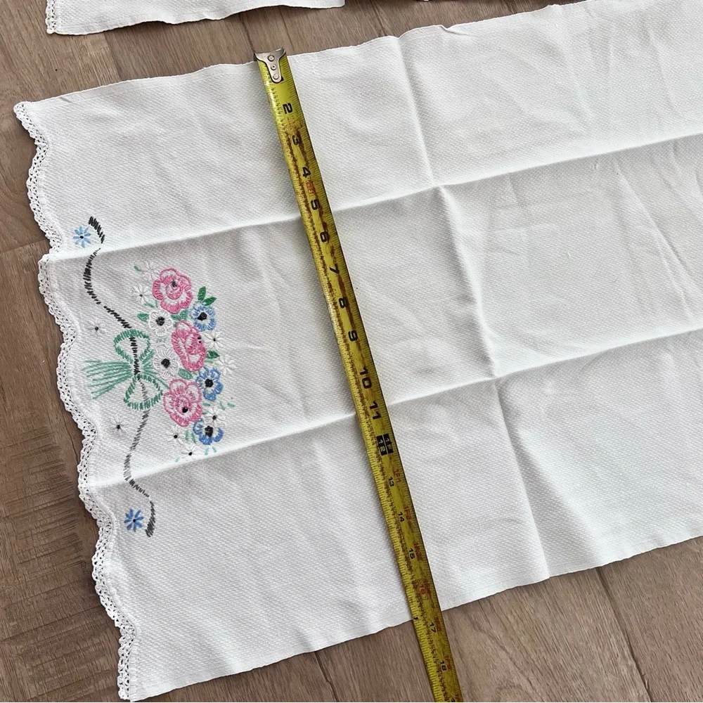 Vintage 2 PCs Rectangle‎ Hand Embroidered Cotton Table Cloth Napkin 23” X 16.5”